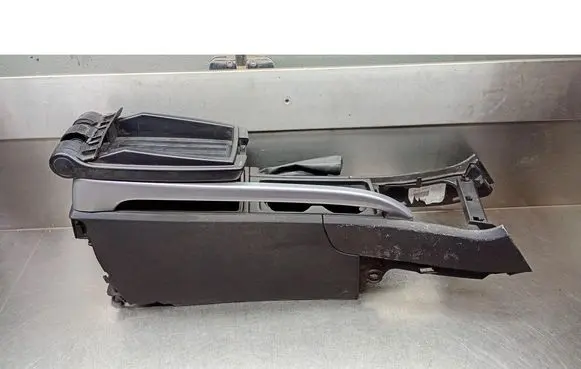 Volvo XC70 Armrest 