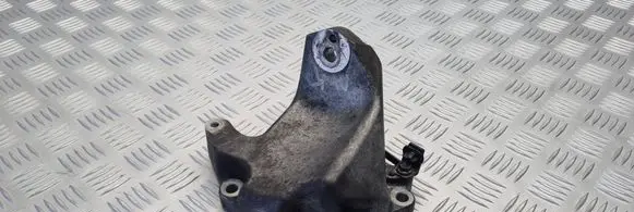 Lexus IS 220D-250-350 Engine mounting bracket