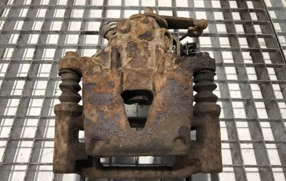 Nissan Interstar Rear brake caliper