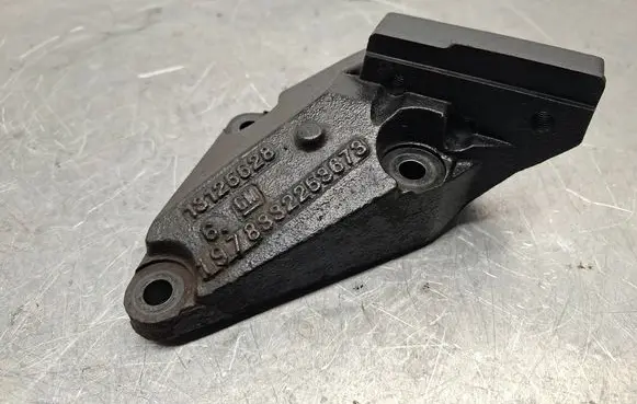 Opel Astra H Engine mounting bracket 13125628