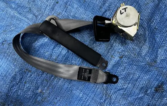 Volkswagen Transporter - Caravelle T5 Third row seat belt 7H9857815