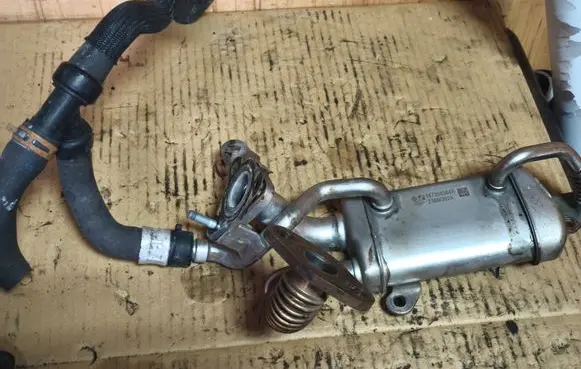 Renault Megane III EGR valve cooler 147350364R 21880392A