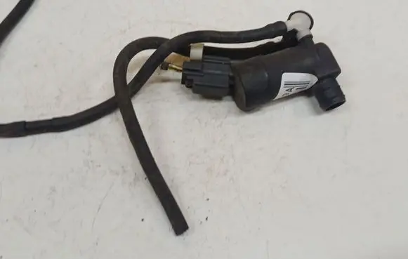 Volvo V50 Windscreen/windshield washer pump 1S7117K624FE