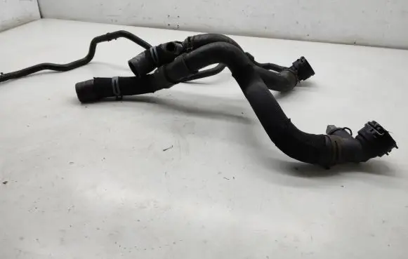 Coolant pipe/hose