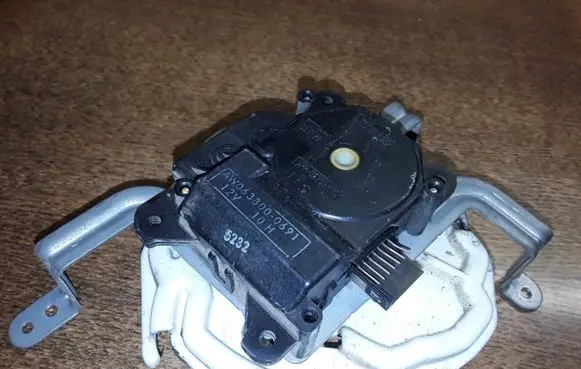 Subaru Tribeca Air flap motor/actuator AW0638000691