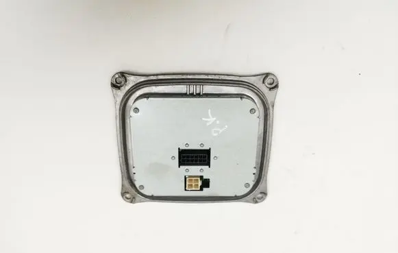 Maserati Ghibli Headlight ballast module Xenon 130732947400 10EEG130359