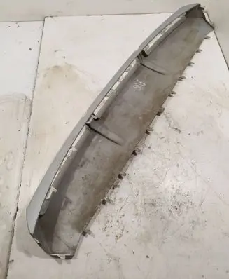 Front bumper lip
