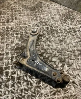 Mercedes-Benz Vito Viano W638 Front lower control arm/wishbone 6383300110 A6383300110