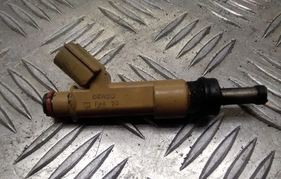 Toyota Prius (XW30) Fuel injector 138152901 232500T030