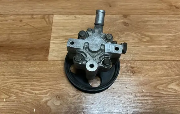 Opel Insignia A Power steering pump 13309336