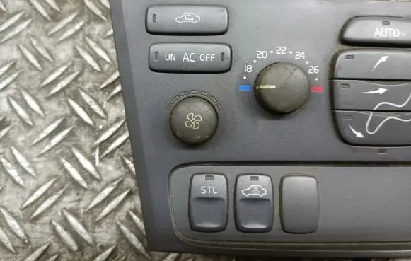 Volvo V70 Climate control unit