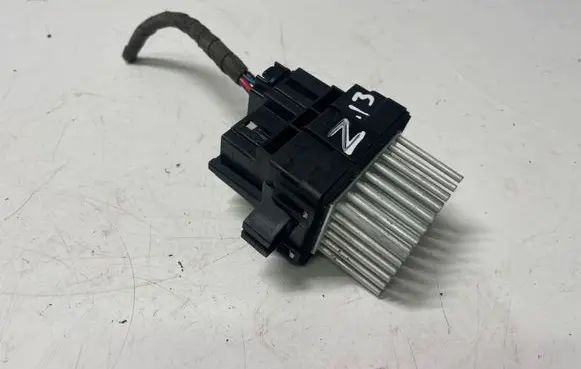 Opel Zafira C Heater blower fan relay 13503201