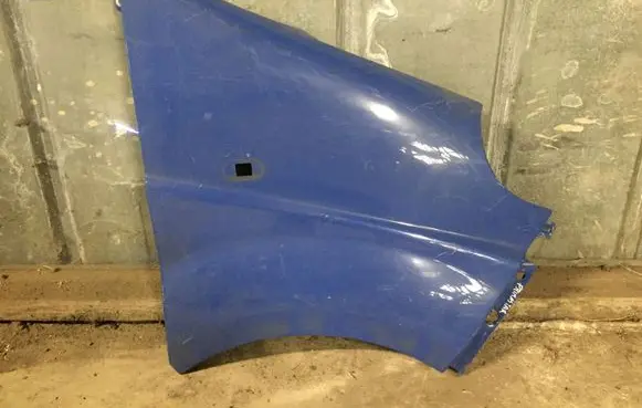 Nissan Primastar Fender