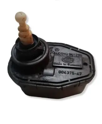 Volkswagen Golf III Headlight level adjustment motor 1H0941295 00437547