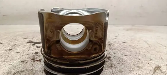 BMW 5 F10 F11 Piston 08402R