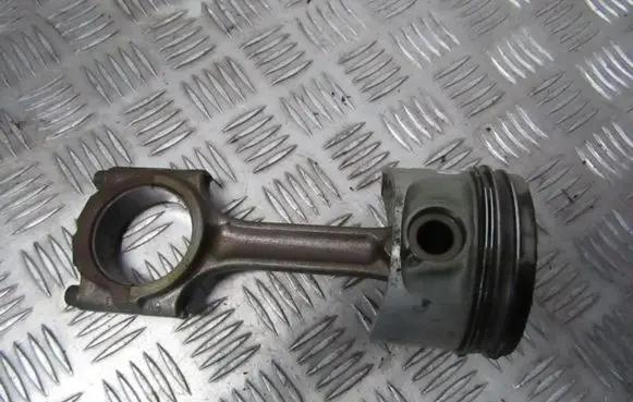 Volvo S40, V40 Piston with connecting rod