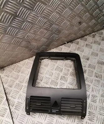 Volkswagen Touran I Dash center air vent grill