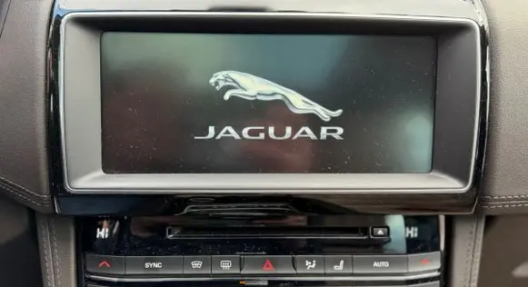 Jaguar F-Pace Screen/display/small screen GX6319C299AE