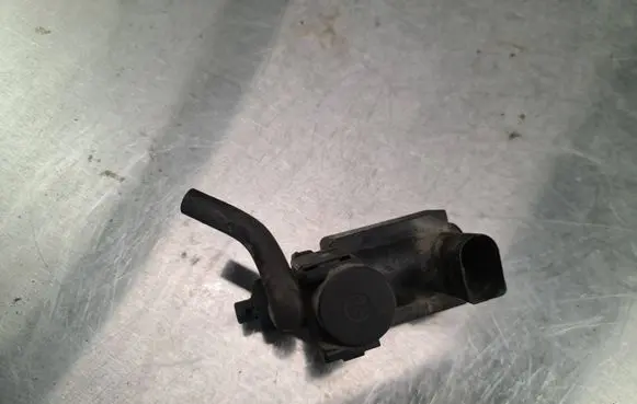 Audi A6 S6 C5 4B Turbo solenoid valve 059906628B