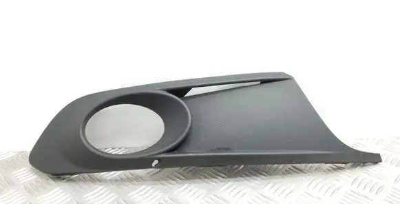 Volkswagen Jetta VI Front fog light trim/grill 5C6853666A