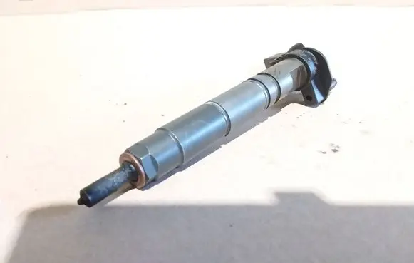 Mercedes-Benz E W211 Fuel injector A6420700587