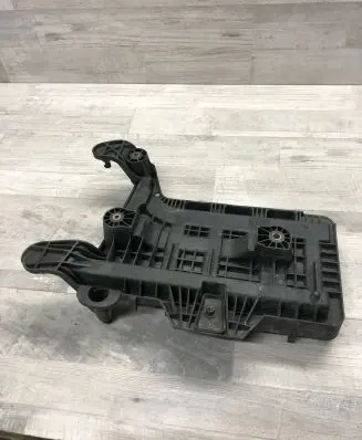 Volkswagen Caddy Battery tray 1K0915333B