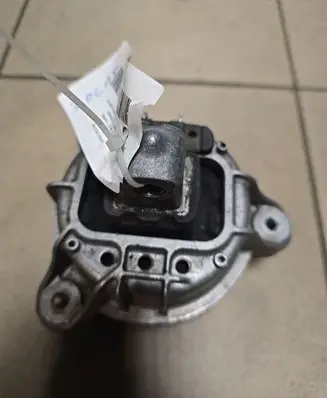 BMW 5 GT F07 Engine mount bracket 677737502 6777375