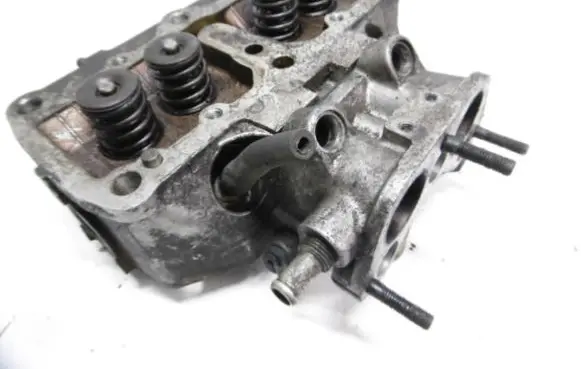 Alfa Romeo 33 Engine head 