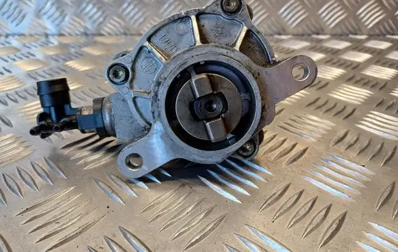 Renault Master II Vacuum pump 8200102535