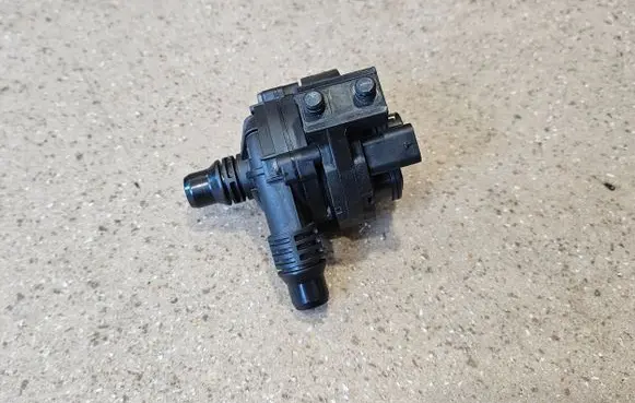 BMW X4M F98 Electric auxiliary coolant/water pump 8679885