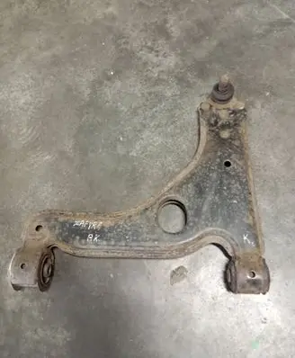 Opel Zafira B Front lower control arm/wishbone 90496036