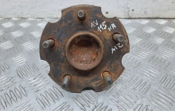 Rear wheel hub
