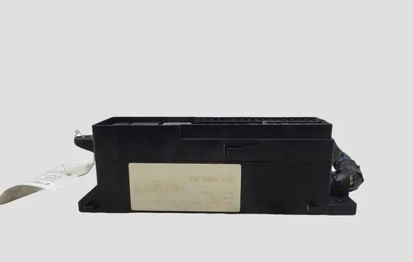 Ford Focus Fuse module AV6T14K131AC
