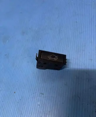 BMW 7 E38 Tailgate opening switch 61318365579