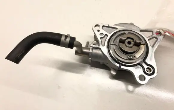 Suzuki SX4 S-Cross Vacuum pump