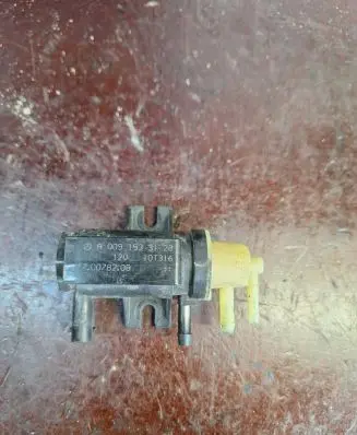 Mercedes-Benz E W212 Turbo solenoid valve A0091533128 10T316 70078208