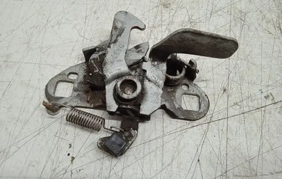 Renault Twingo I Engine bonnet/hood lock/catch DAG365 75780A