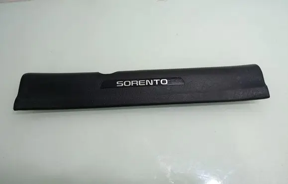 KIA Sorento Front sill trim cover 858742P200