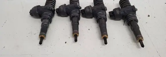 Volkswagen PASSAT B5.5 Fuel injectors set 038130073BA