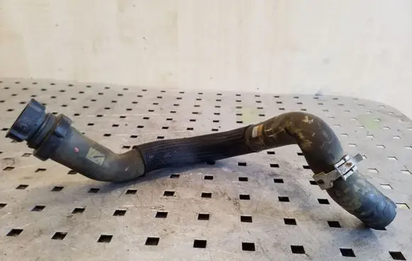 Nissan X-Trail T32 Engine coolant pipe/hose