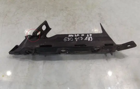 Seat Ibiza IV (6J,6P) Front bumper mounting bracket 6J0807183