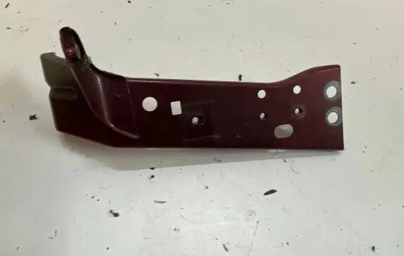 Mazda 3 III Fender mounting bracket