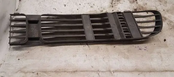 Volkswagen PASSAT B5 Front bumper lower grill 3B0853678B