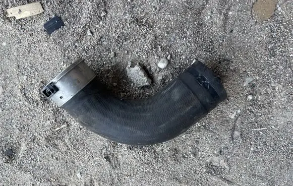 Volvo XC40 Air intake hose/pipe VVVVVV