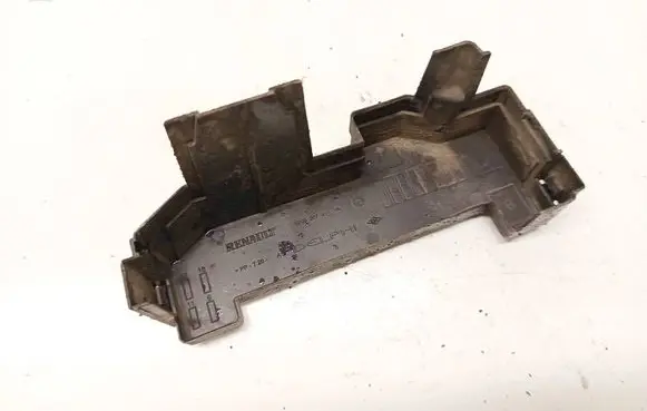 Renault Clio III Fuse box cover 8200267011A