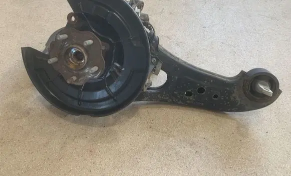 Rear wheel hub spindle/knuckle