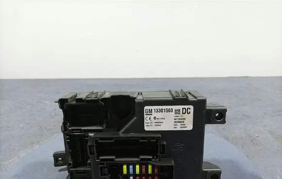 Opel Corsa D Fuse box set 13301560
