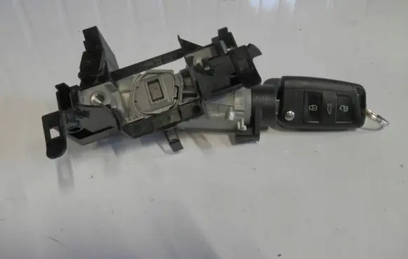 Seat Ibiza IV (6J,6P) Ignition lock 1K0905851