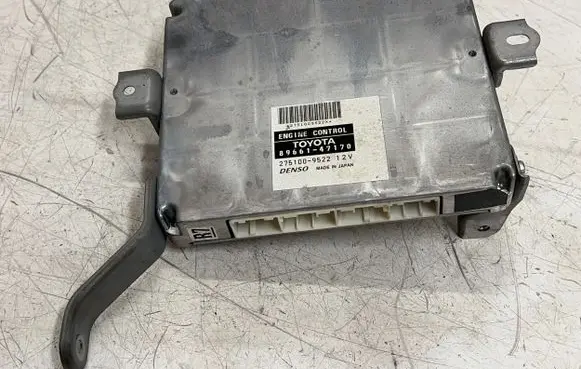 Toyota Prius (XW20) Engine control unit/module 8966147170 2751009522