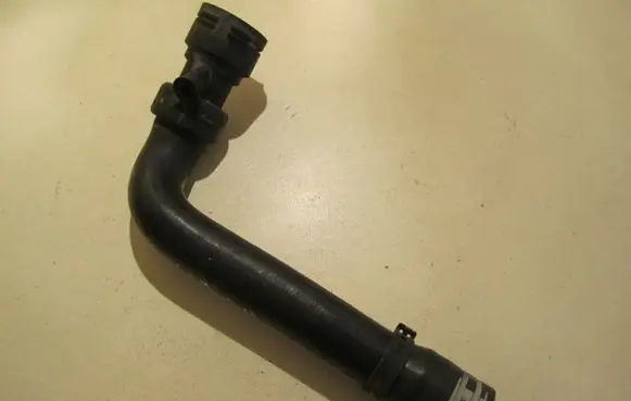 Audi A4 S4 B7 8E 8H Engine coolant pipe/hose 8E0121101